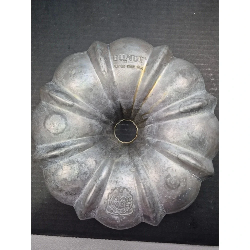 Vintage Nordic Ware Bundt Fluted Tube Pan Cast Aluminum 12 Cup Made in USA